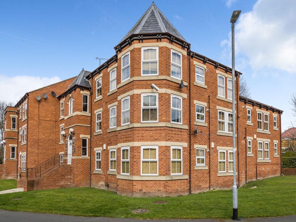2 bed flat for sale in Bridgewater Court, Grove Lane, Headingley, Leeds