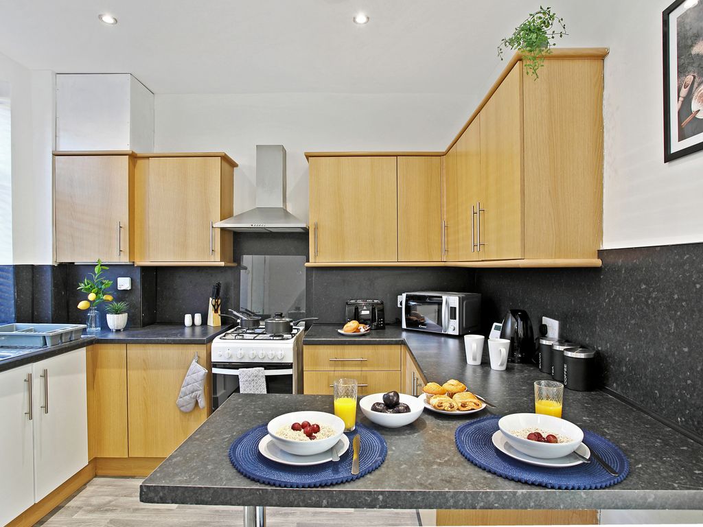 4 bed shared to rent in Worsley Street, Oldham OL8 Zoopla