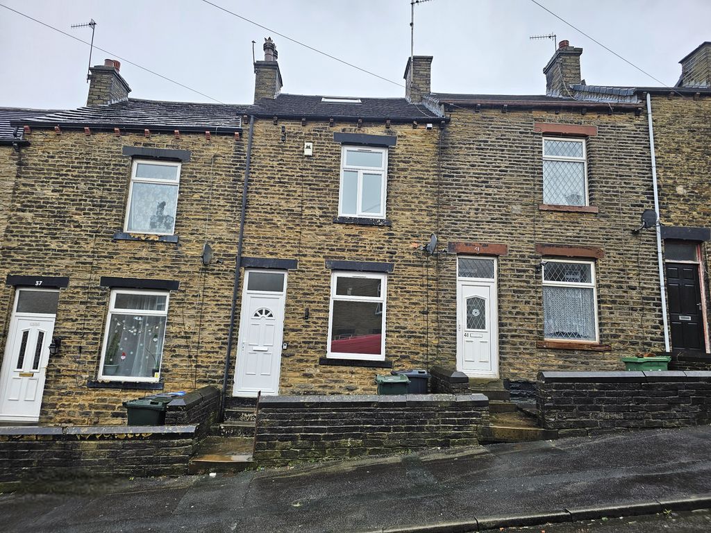 4 bed terraced house to rent in Airedale Crescent, Bradford BD3, £750