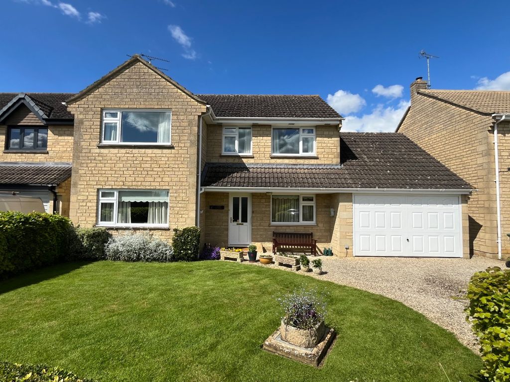 4 bed detached house for sale in Briary Road, Lechlade, Gloucestershire