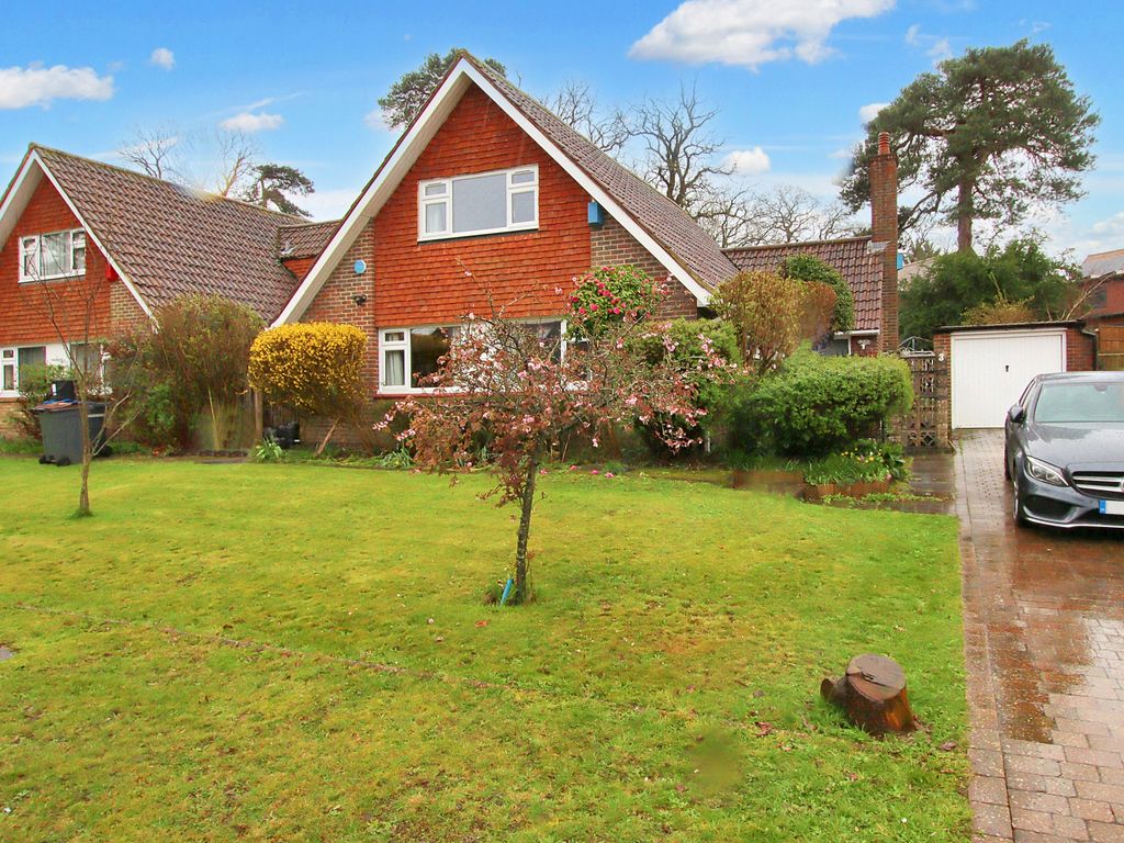 4 bed bungalow for sale in Shirley Church Road, Croydon CR0, £835,000