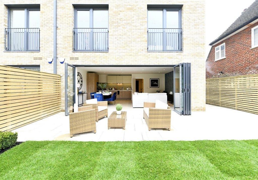 Argyll Terrace, Victoria Drive, Southfields, London SW19  