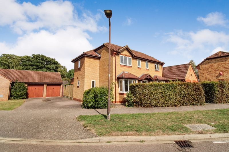 4 bed detached house for sale in Deep Spinney, Biddenham, Bedford MK40