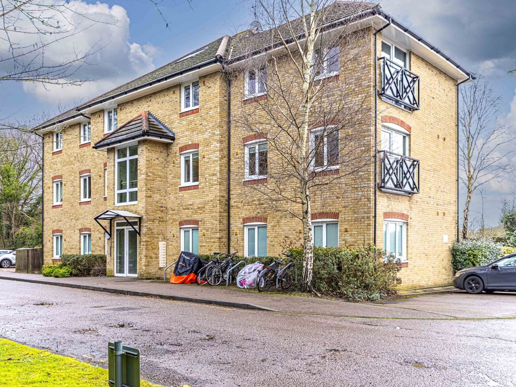 2 bed flat to rent in Amberside Court, Hardings Close, Hemel Hempstead
