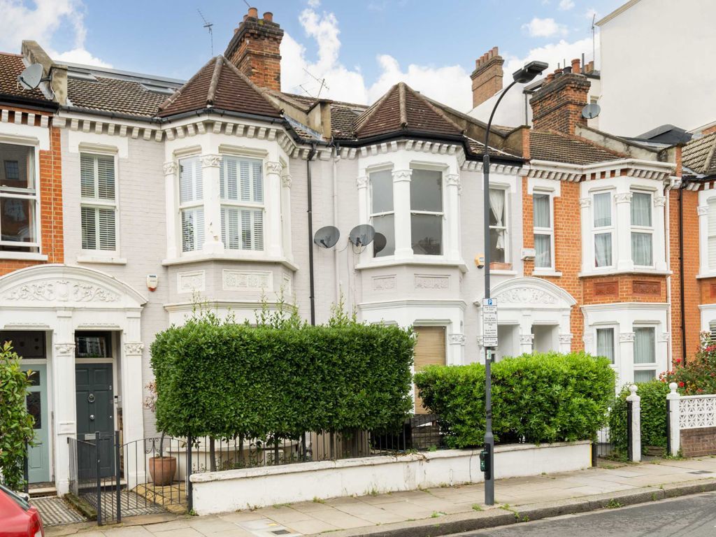 5 bed semidetached house to rent in Pennard Road, London W12, £6,500