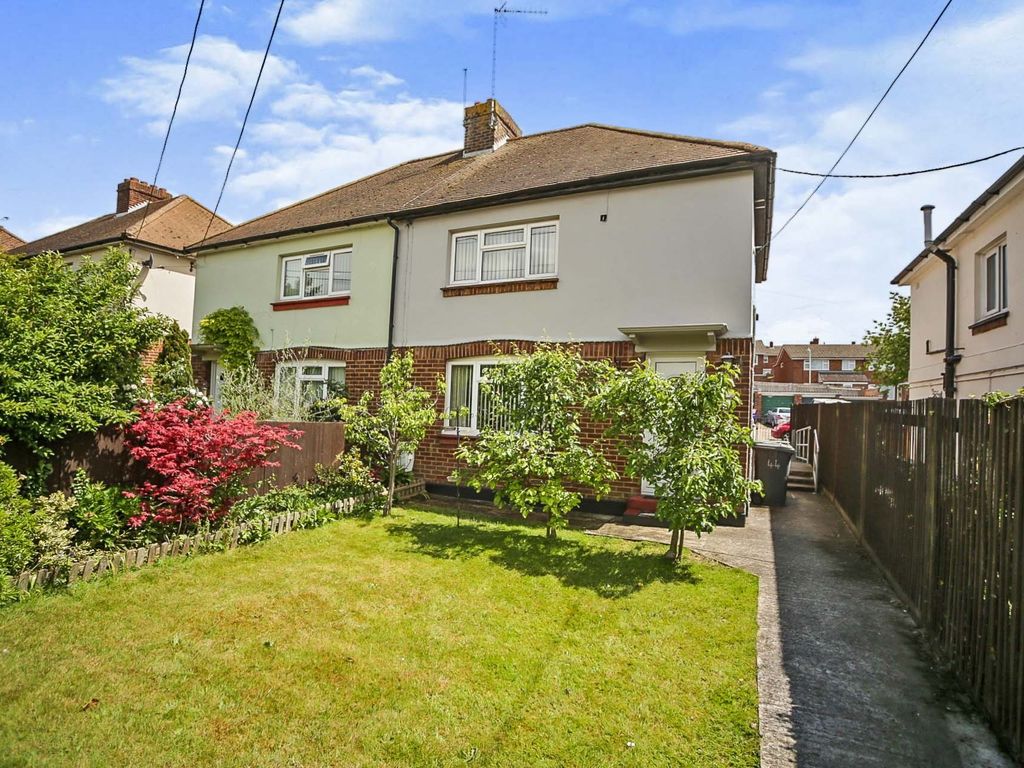 3 bed semidetached house for sale in Pilgrims Way, Wrotham, Sevenoaks