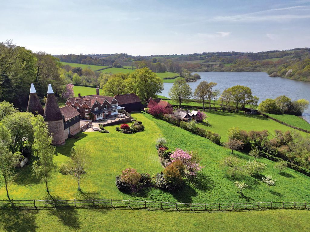 6 bed detached house for sale in Wards Lane, Wadhurst, East Sussex TN5