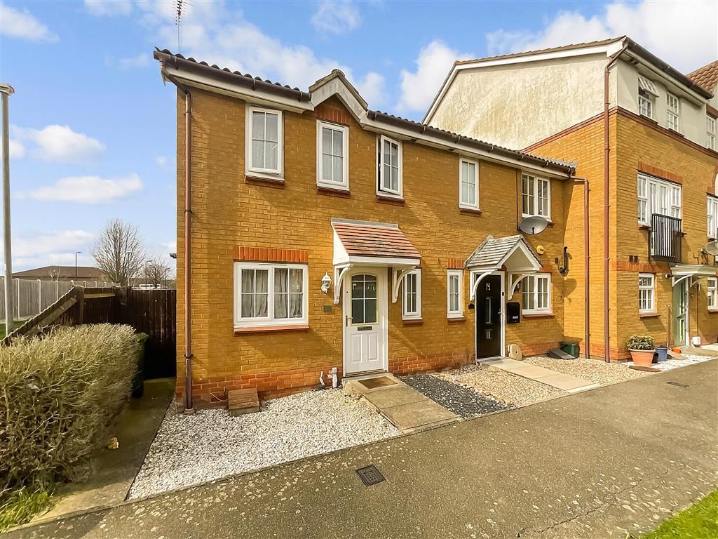3 bed end terrace house for sale in Farne Drive, Wickford, Essex SS12
