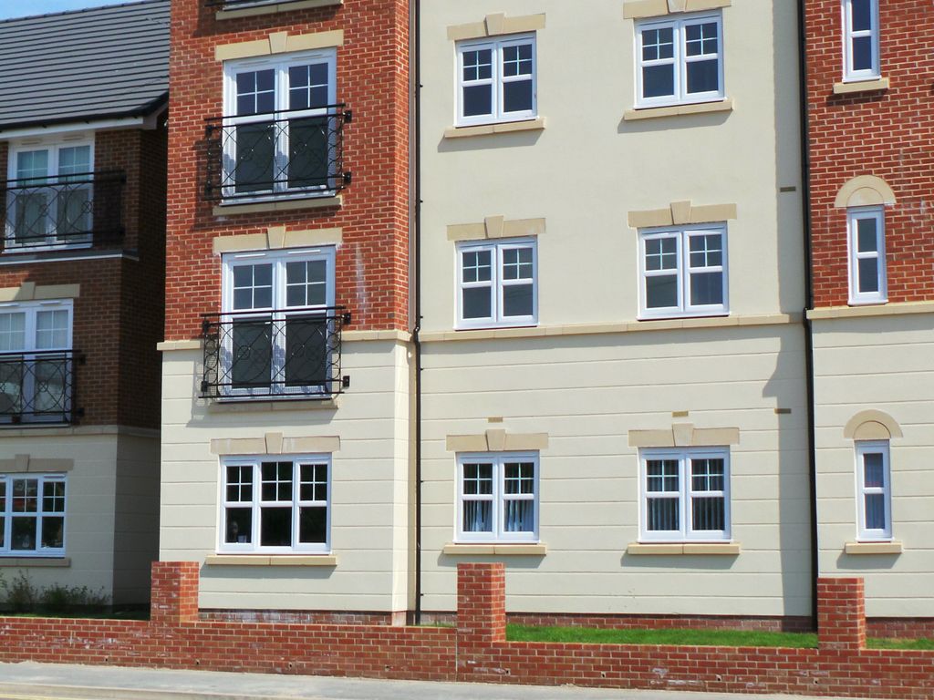 2 bed flat to rent in Astley Brook Close, Bolton BL1, £750 pcm Zoopla