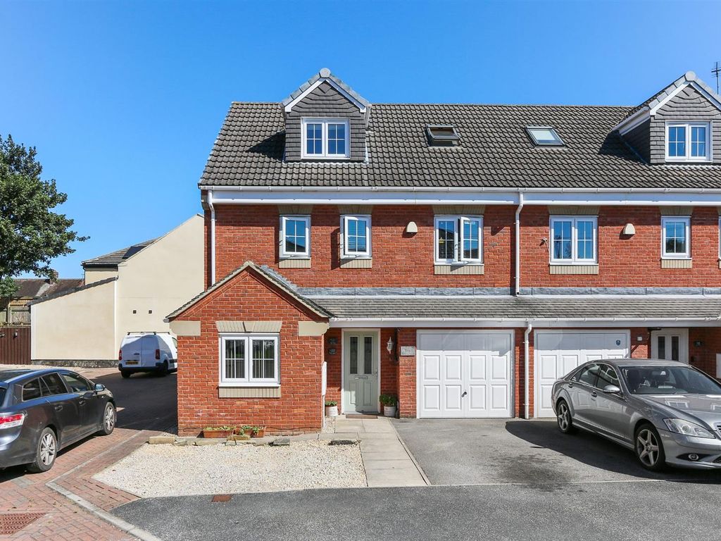 5 bed semidetached house for sale in Newton Grange, Hemsworth
