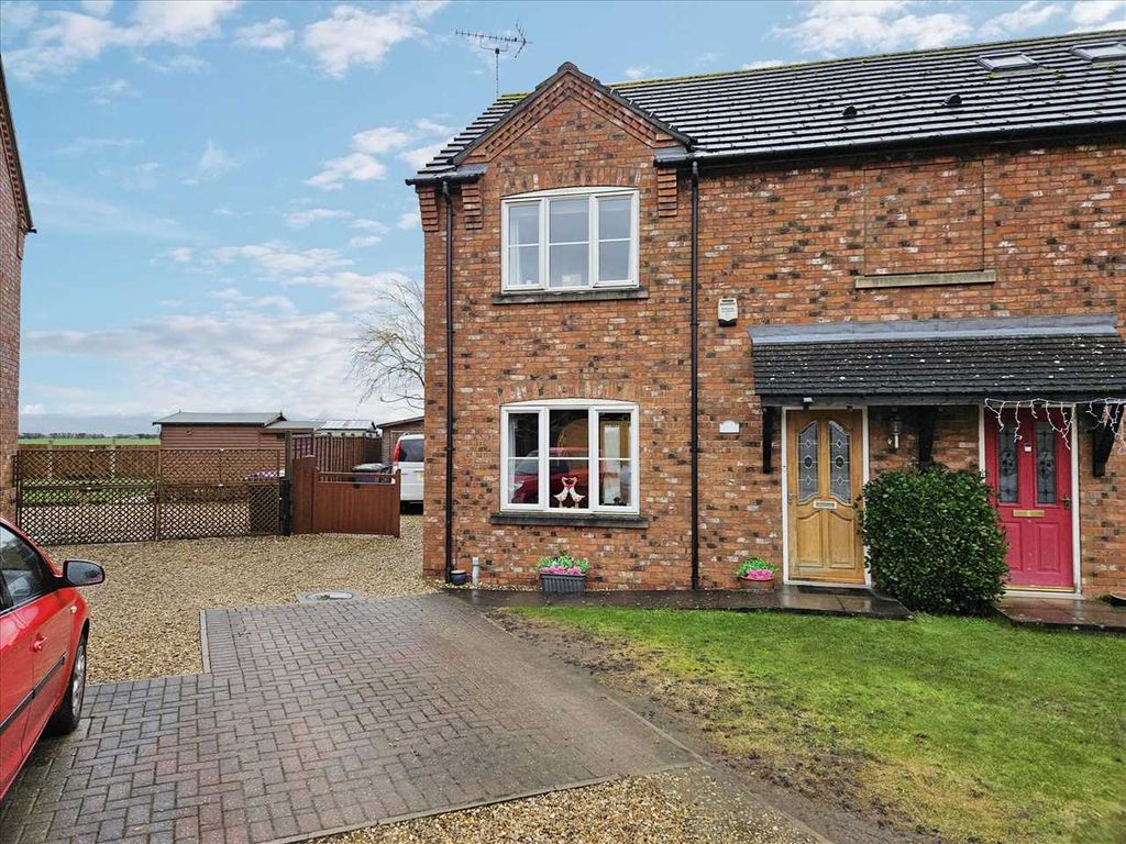 3 bed semidetached house for sale in Wheelwright Court, Anwick