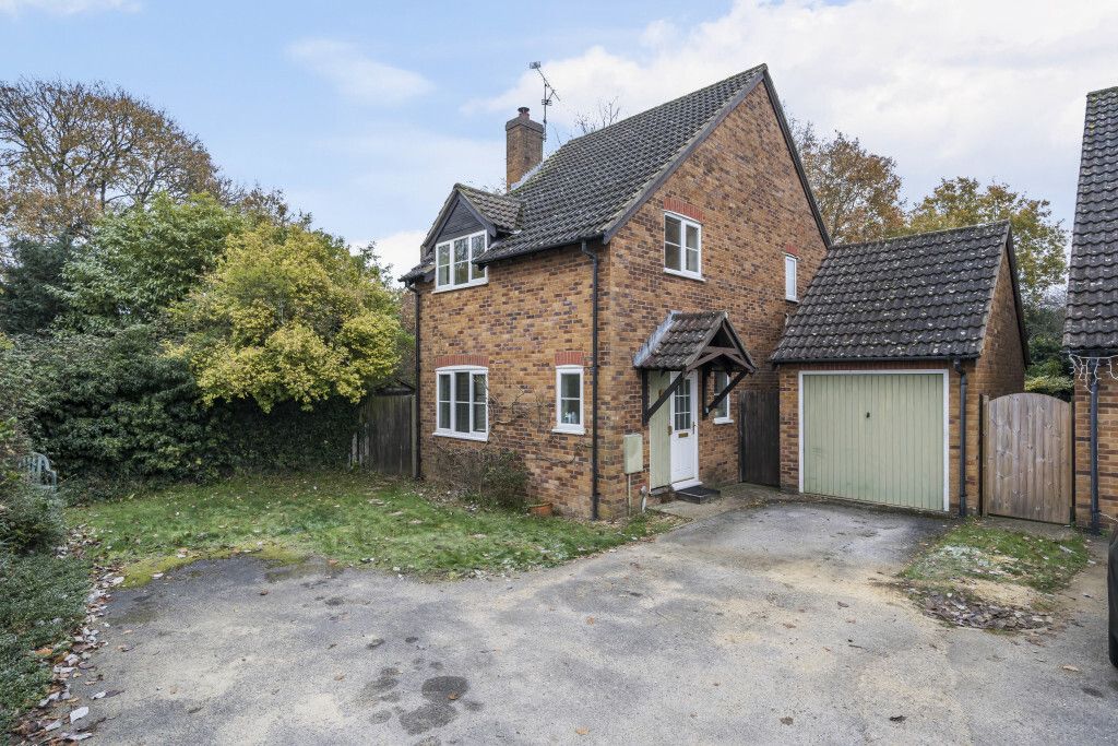 3 bed detached house for sale in Myrtle Close, Burghfield Common