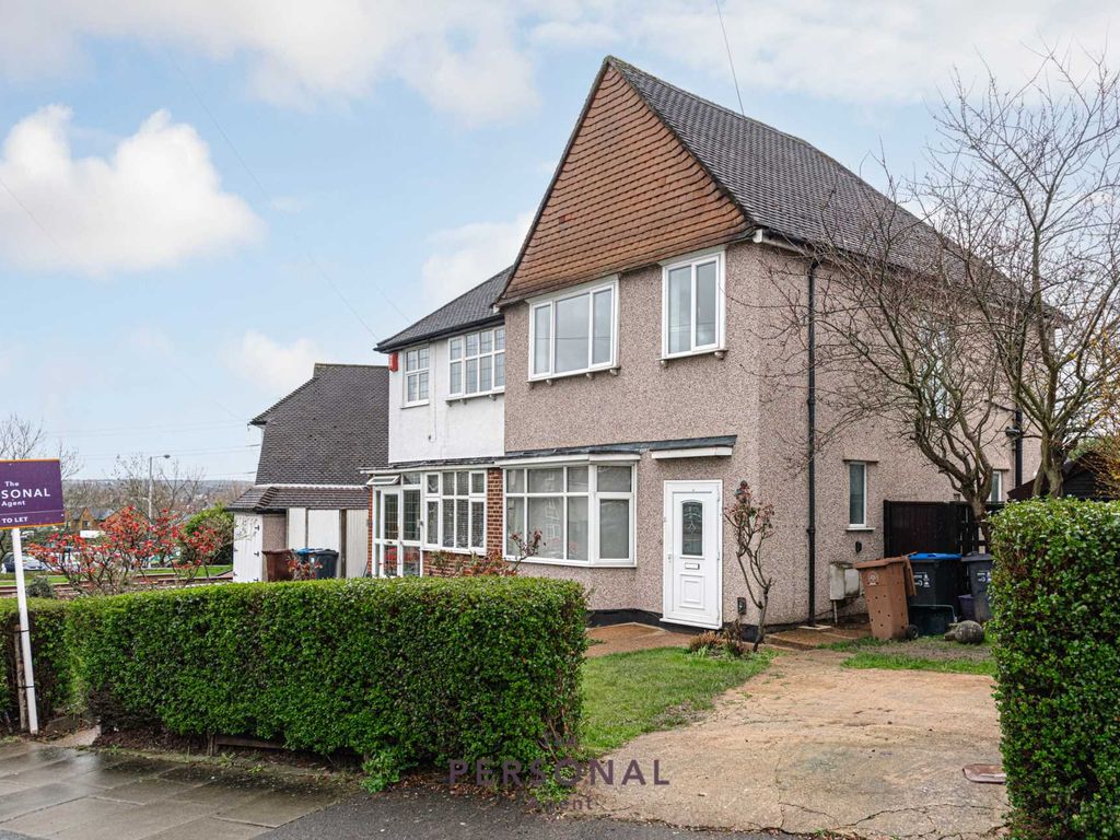 3 bed semidetached house to rent in Kingsbridge Road, Morden SM4, £