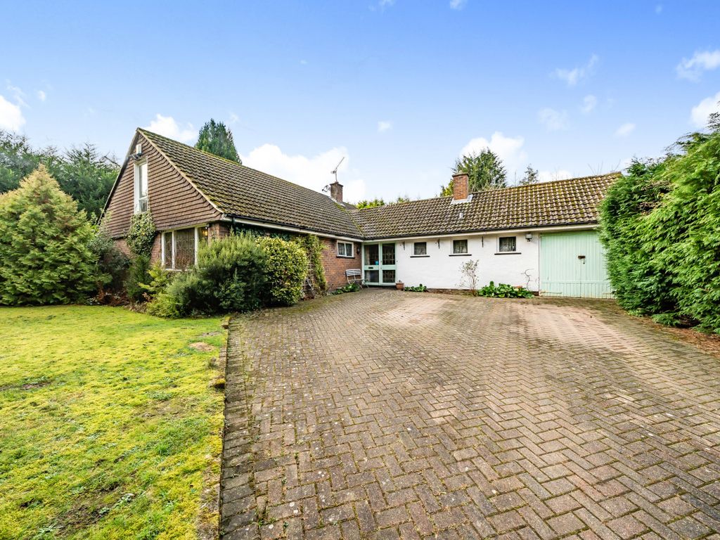 3 bed bungalow for sale in Worplesdon, Guildford, Surrey GU3, £950,000
