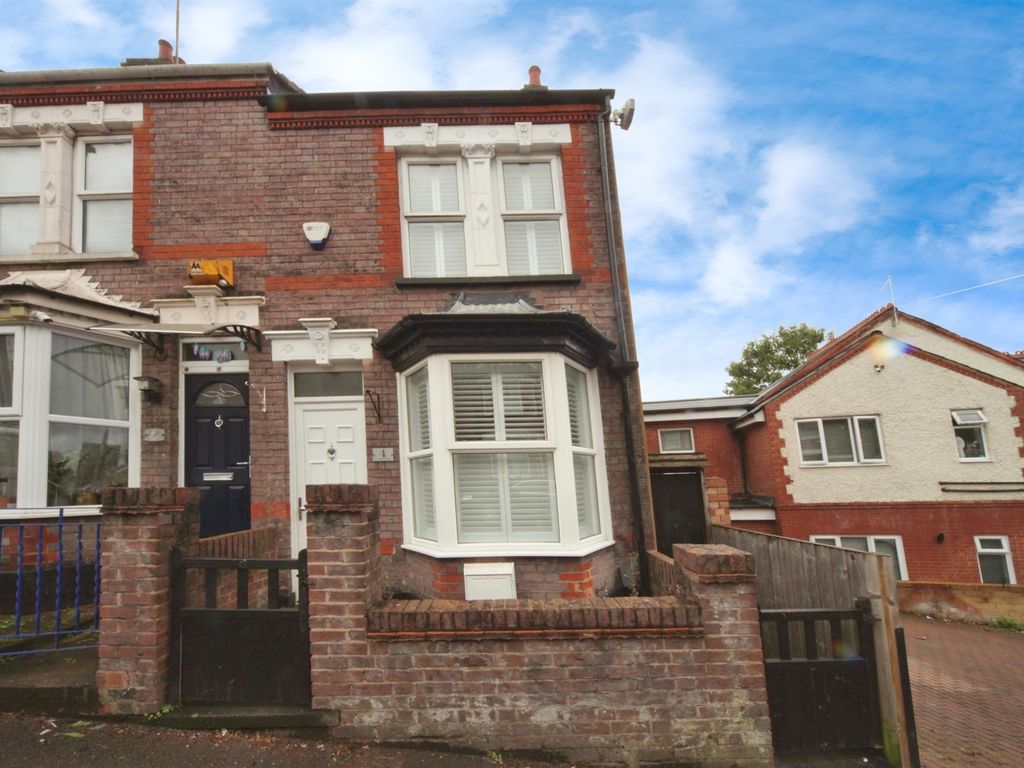 3 bed end terrace house for sale in Russell Rise, Luton LU1, £315,000 ...