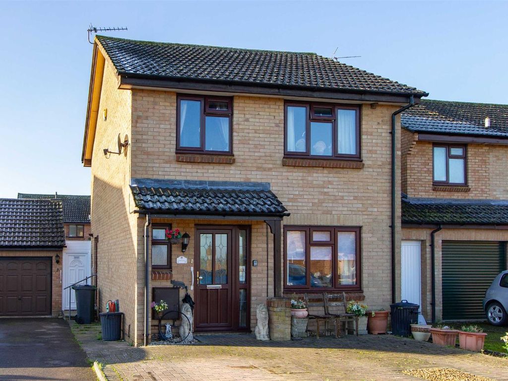 3 bed linkdetached house for sale in Beyon Close, Cam, Dursley GL11