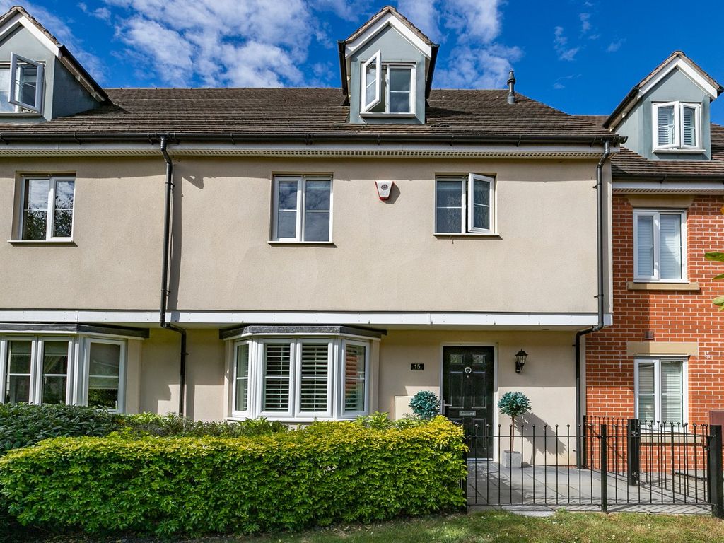 4 bed terraced house to rent in Abbess Terrace, Loughton, Essex IG10