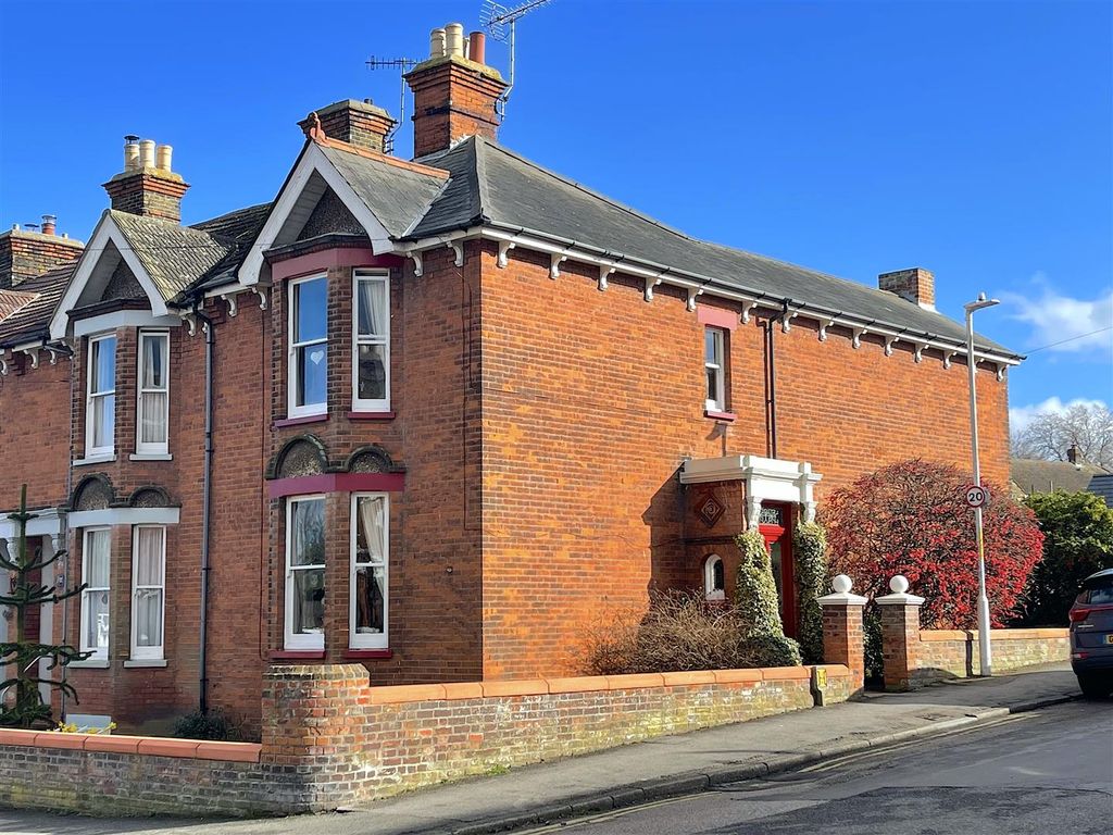 3 bed end terrace house for sale in Athelstan Road, Faversham ME13 Zoopla