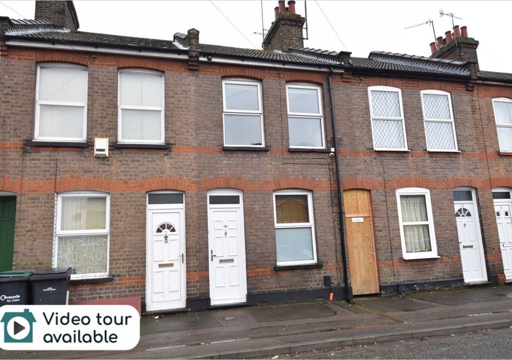 2 bed terraced house to rent in Surrey Street, Luton, Bedfordshire LU1