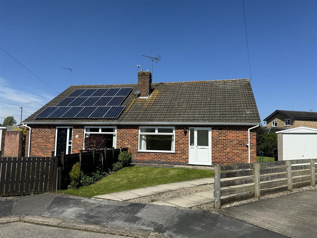 3 bed semidetached bungalow for sale in Ashdale Road, Dunnington, York