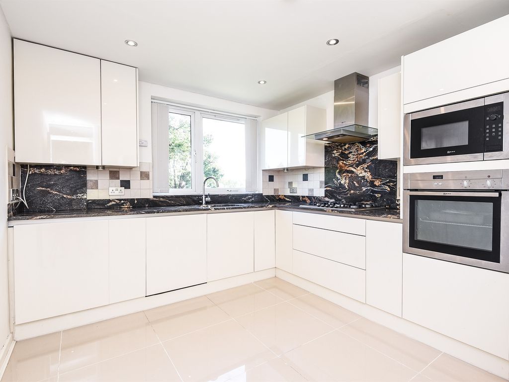 3 bed flat for sale in Wimbledon Park Road, Southfields, London SW19, £