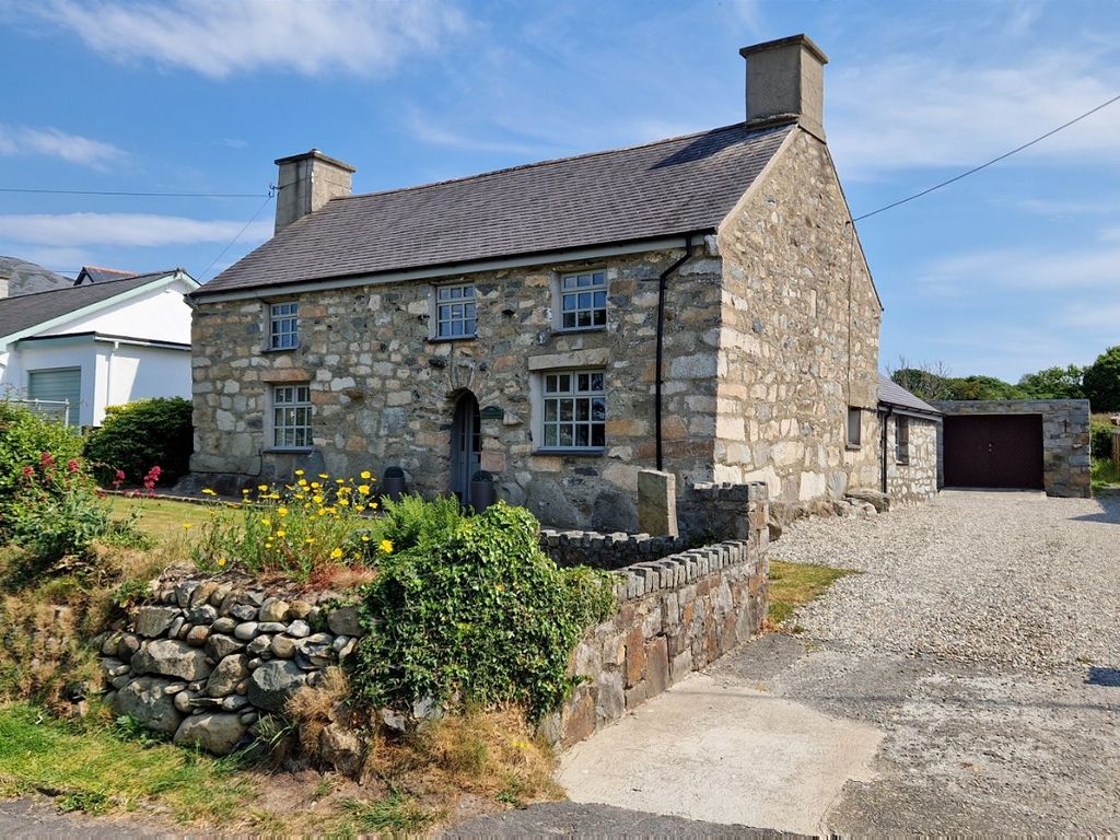 3 bed detached house for sale in Bryn Gwenith, Trefor, Caernarfon LL54