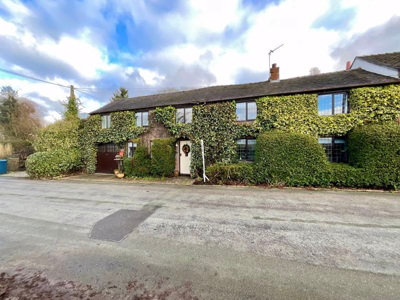 4 bed semidetached house for sale in Mill Lane, Lower Moddershall