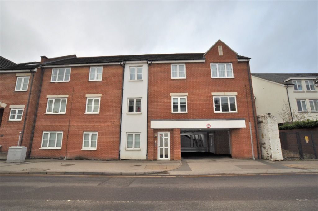 1 bed flat to rent in Walsworth Road, Hitchin SG4, £1,125 pcm Zoopla