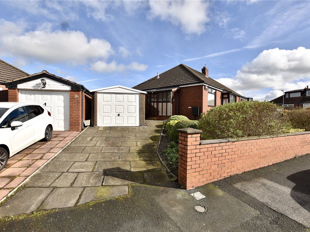 2 bed semidetached bungalow for sale in Carlton Way, Royton, Oldham