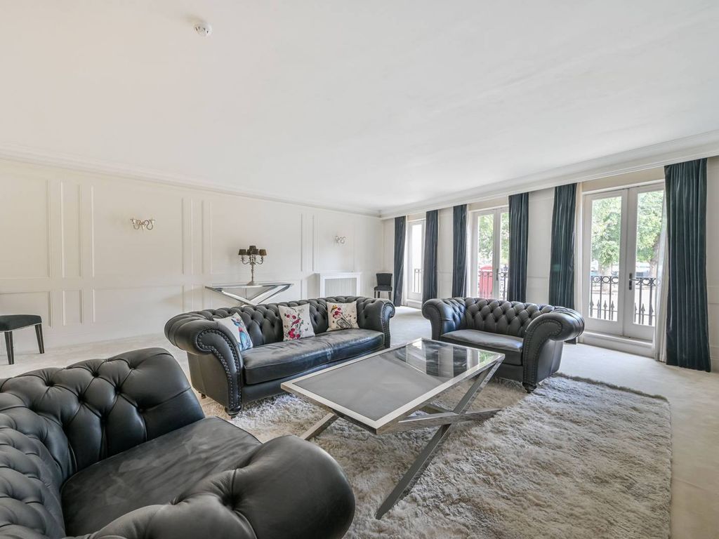 St Katharines Way, St Katharine Docks, London E1W