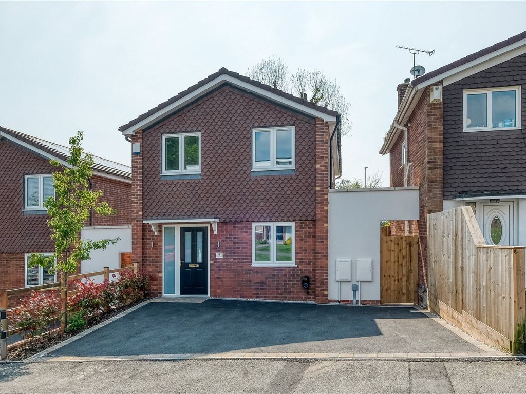 New home, 4 bed detached house for sale in Grovewood Drive, Kings