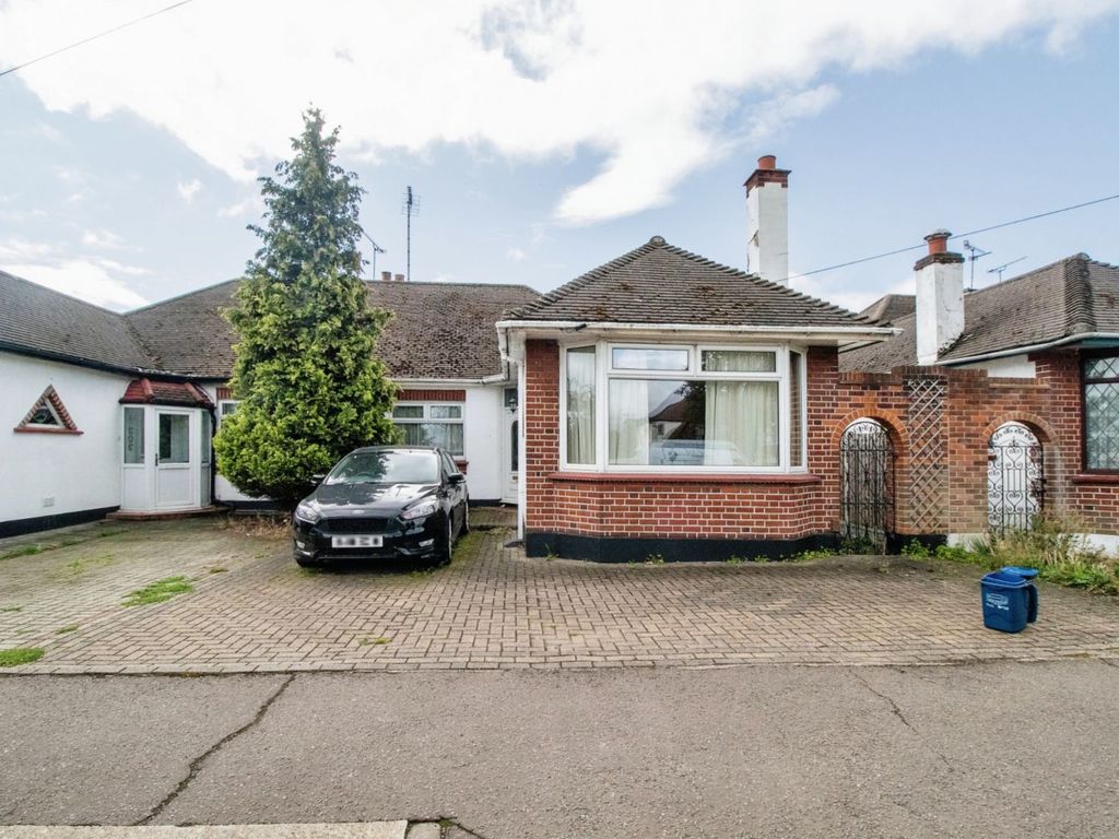 3 bed bungalow for sale in Prince Avenue, WestcliffOnSea SS0, £