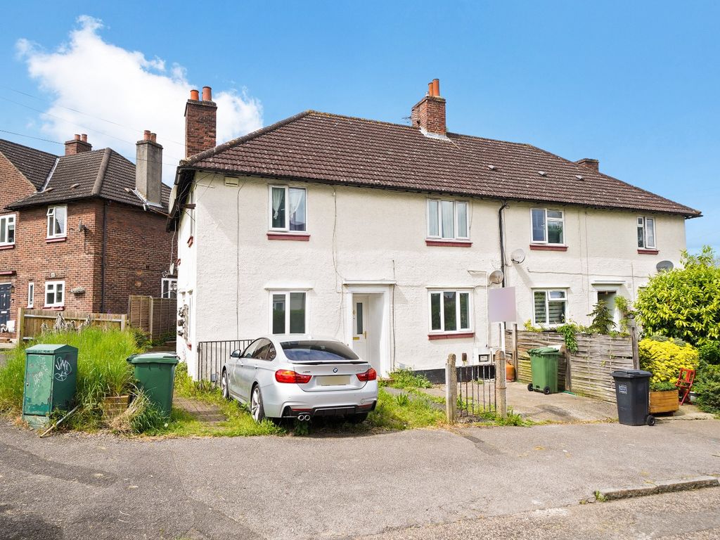 2 bed flat for sale in Mayeswood Road, London, Greater London SE12, £