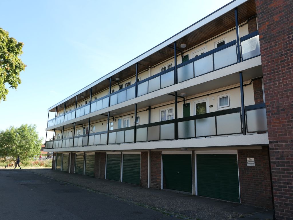 2 bed flat for sale in Maynard Court, Waltham Abbey EN9 Zoopla