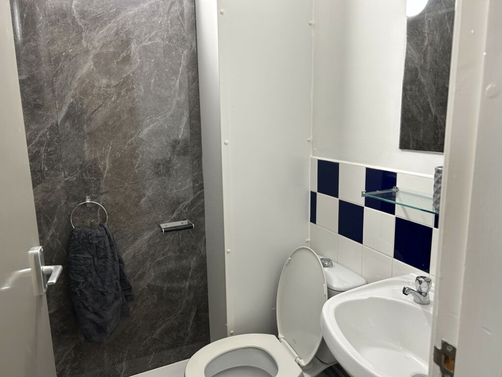 Room to rent in Great Horton Road, Bradford BD7, £347 pcm Zoopla