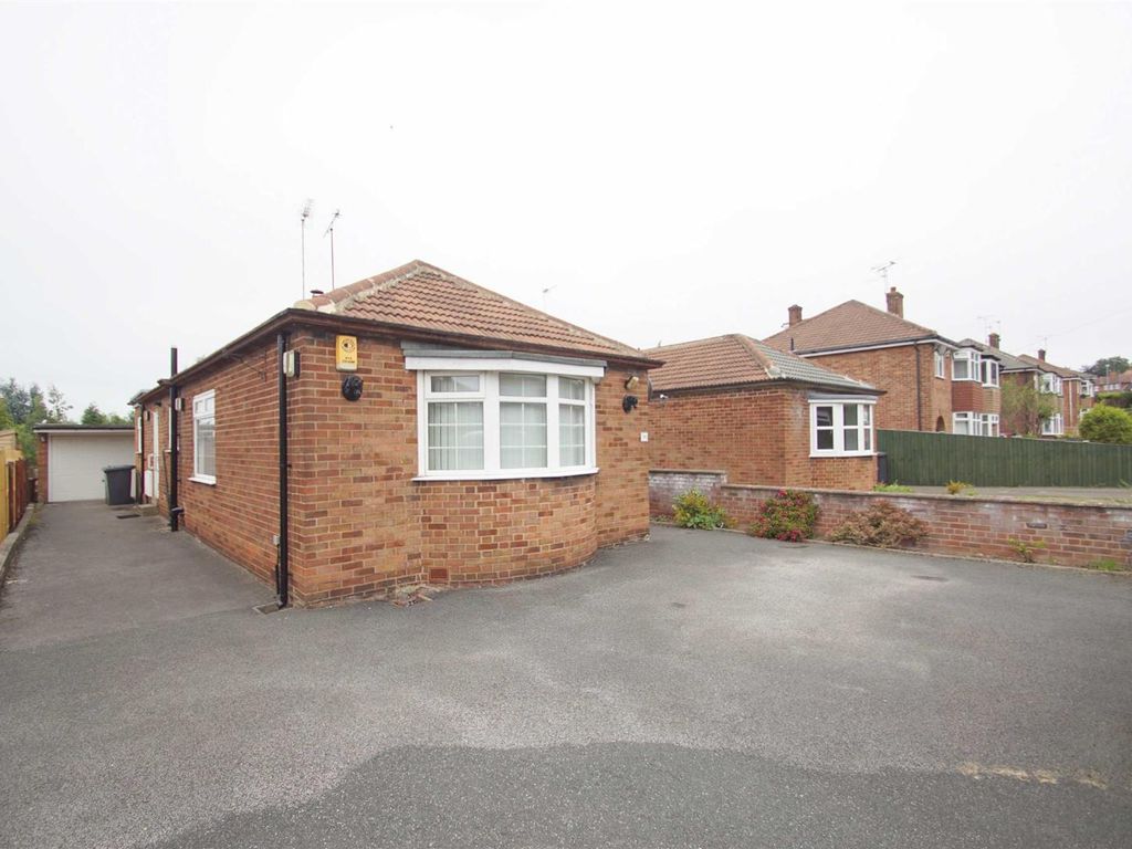 2 bed semidetached bungalow to rent in Primley Park Lane, Alwoodley