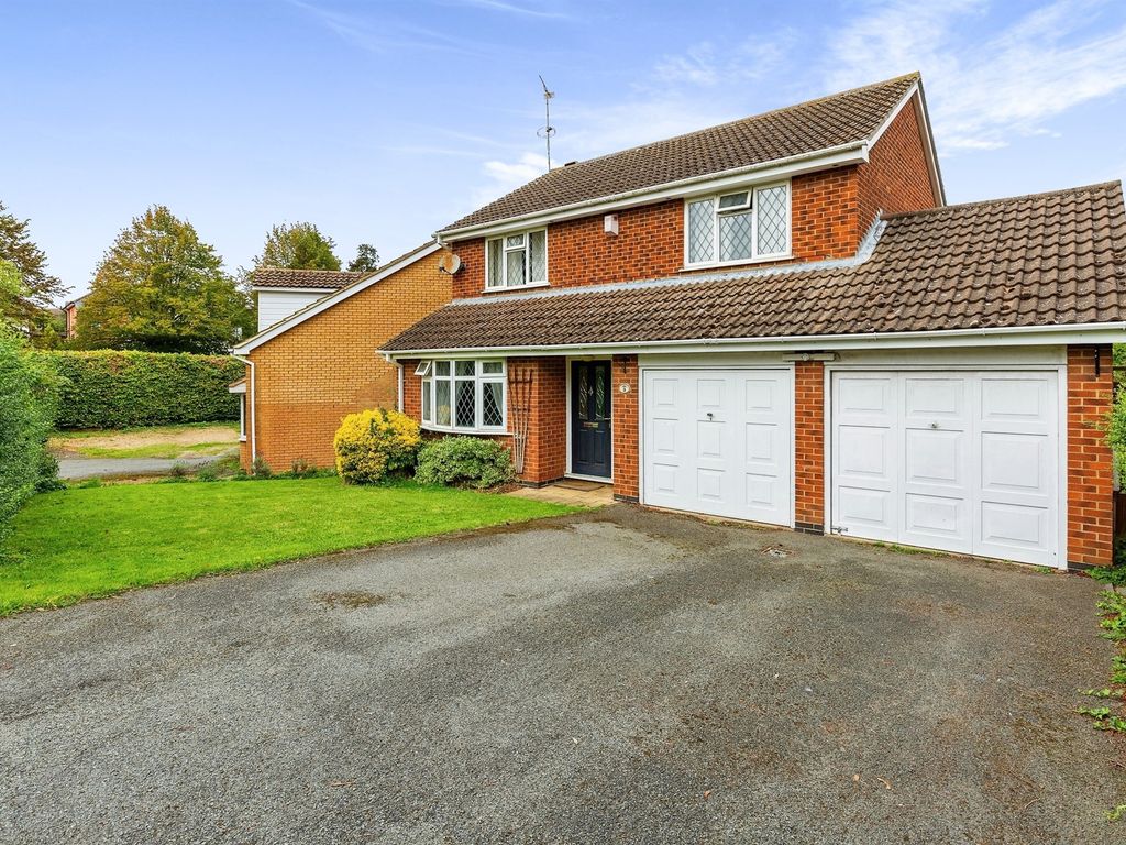 4 bed detached house for sale in Barrington Road, Rushden NN10, £