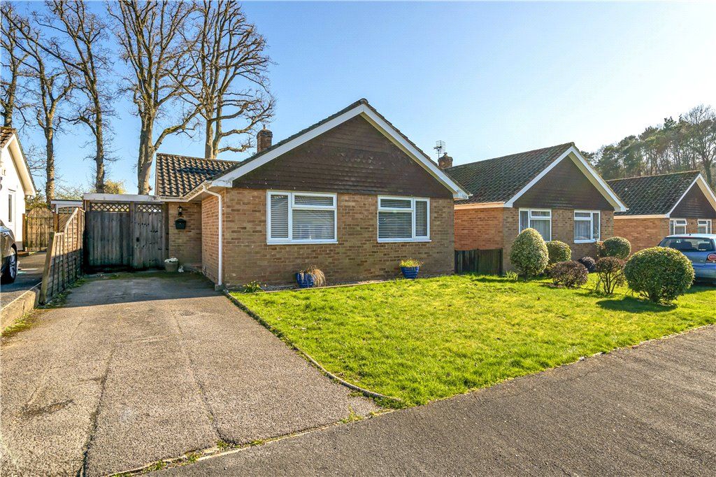 3 bed detached bungalow for sale in Forest Close, North Baddesley