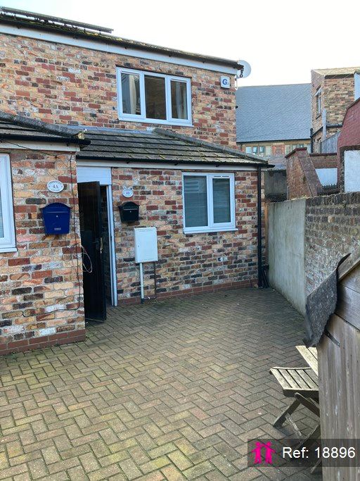 2 bed semidetached house to rent in St. Martins Road, Scarborough YO11