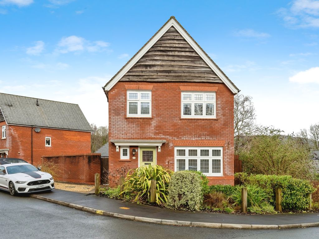 3 bed detached house for sale in Bryn Alltwen, Pontardawe, Neath Port Talbot SA8, £