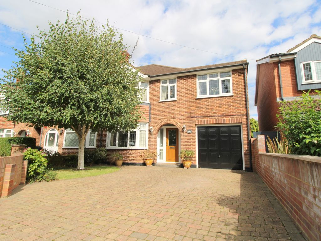 4 bed semidetached house for sale in Dingle Road, Ashford TW15 Zoopla