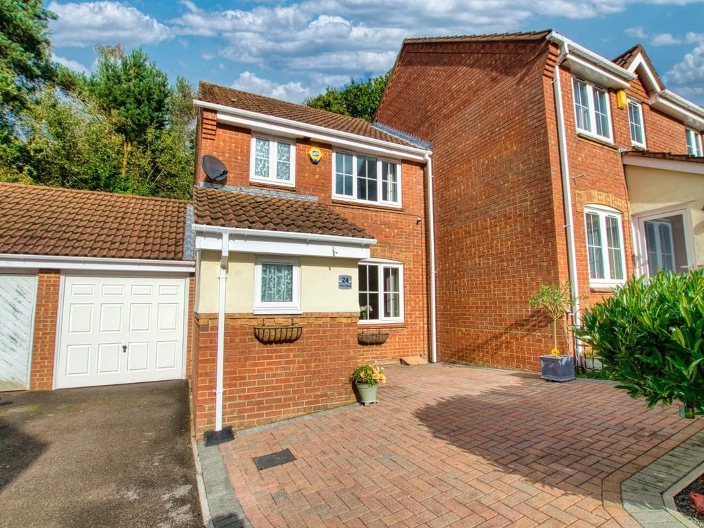 3 bed end terrace house for sale in Flint Close, Netley Common