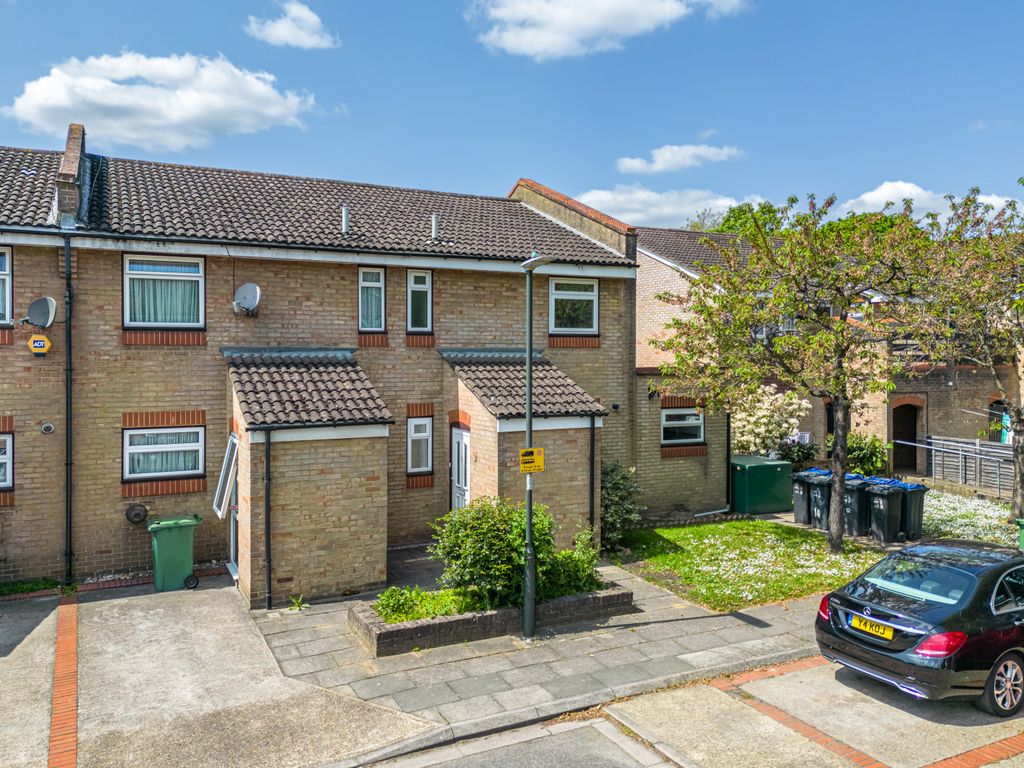4 bed terraced house for sale in Dennis Reeve Close, Mitcham CR4 Zoopla