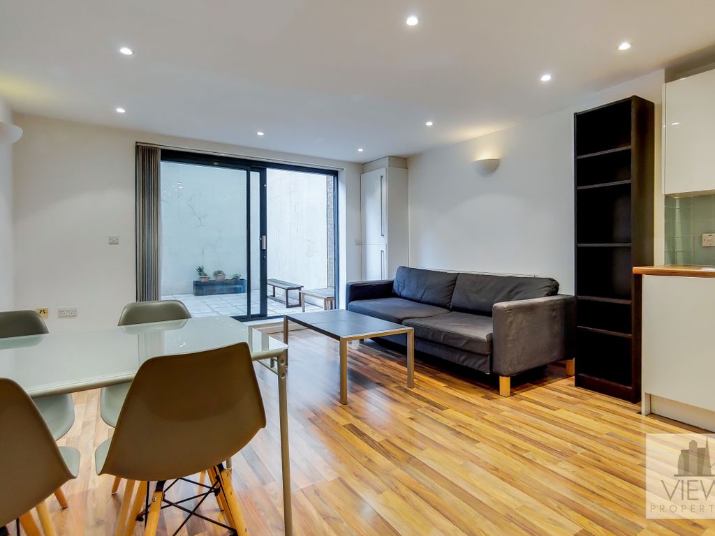 1 bed flat to rent in Chicksand Street, Spitalfields E1, £2,100 pcm