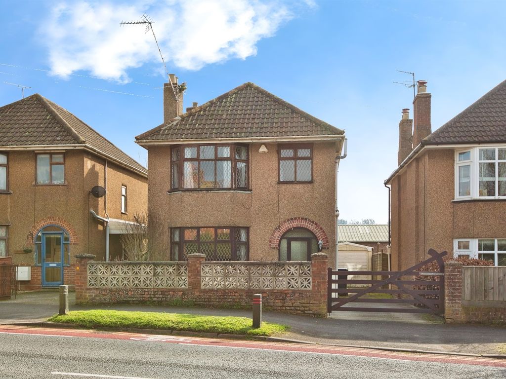 3 bed detached house for sale in Lyde Road, Yeovil BA21, £200,000 Zoopla