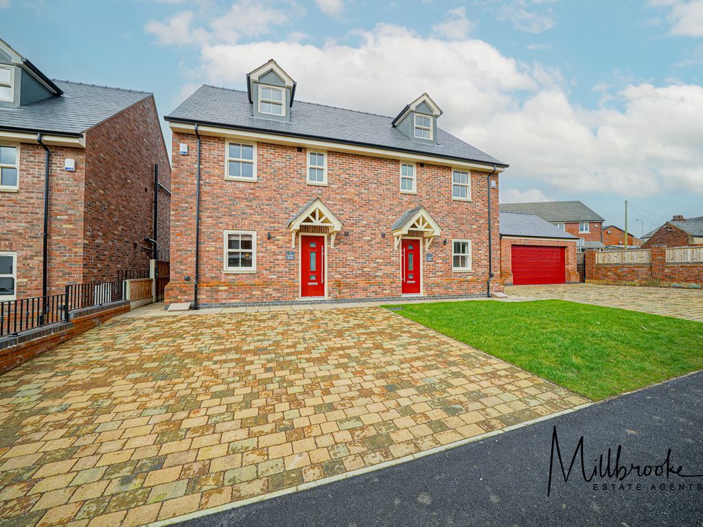 4 bed semidetached house to rent in Leigh Road, Atherton, Manchester