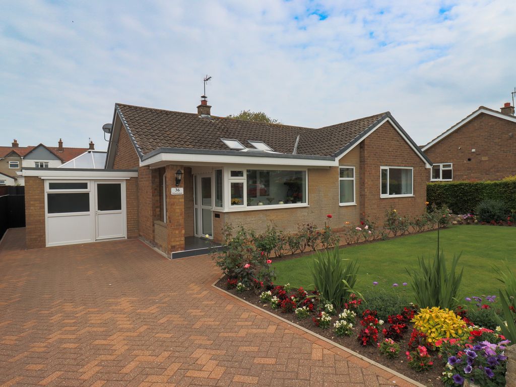 3 bed detached bungalow for sale in Wharfedale, Filey YO14, £385,000