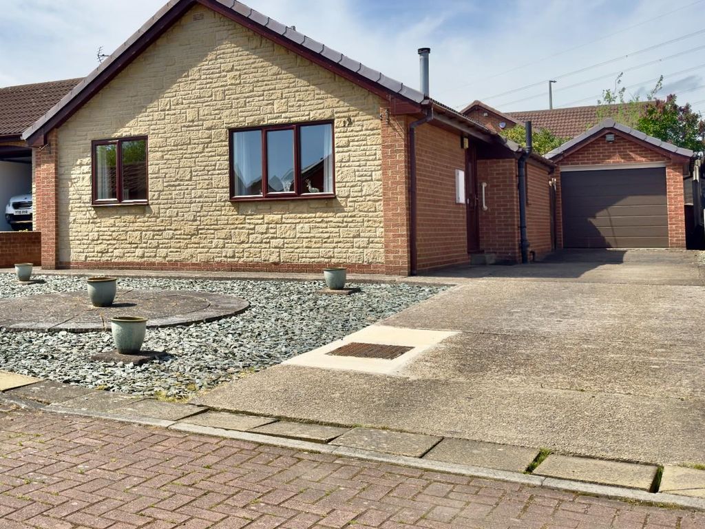 2 bed detached bungalow for sale in Elstead Close, Barugh Green