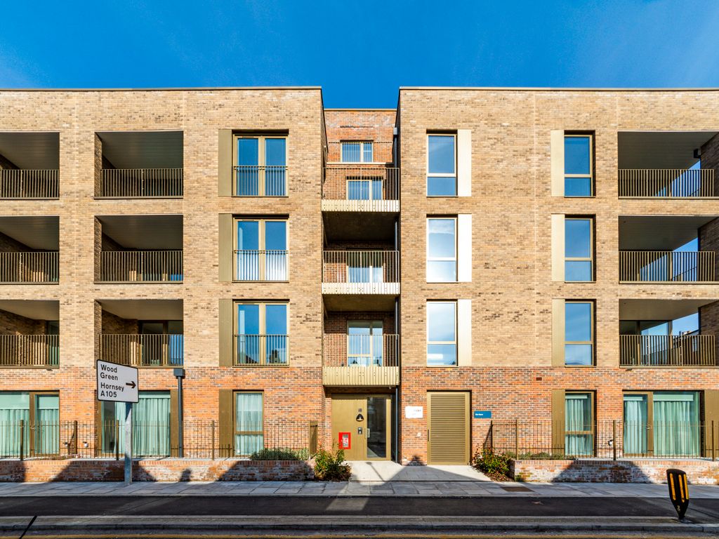 3 bed flat to rent in The Oakwood, Green Lanes, London N15, £2,900 pcm