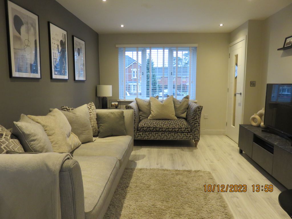 3 bed detached house for sale in Woodlea Grove, Glenrothes KY7, £